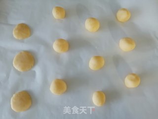 咔吱咔吱咸蛋黄薯片的做法步骤：9