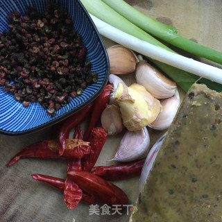 椒香土鸡炖粉带的做法步骤：3