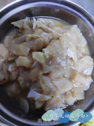 土豆鸡丁盖浇饭的做法步骤：1