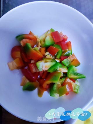 土豆鸡丁盖浇饭的做法步骤：2