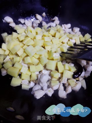 土豆鸡丁盖浇饭的做法步骤：5