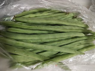 炖豆角的做法步骤：1