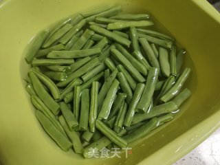 炖豆角的做法步骤：2