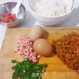 炒饭的做法步骤：1