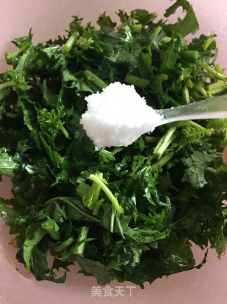 雪里蕻炒冬笋的做法步骤：4