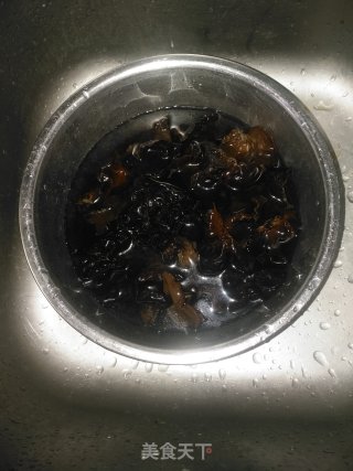 山药木耳蒸小酥肉的做法步骤：3