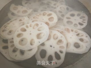 凉拌藕片的做法步骤：1