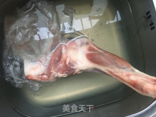 烤羊腿的做法步骤：1