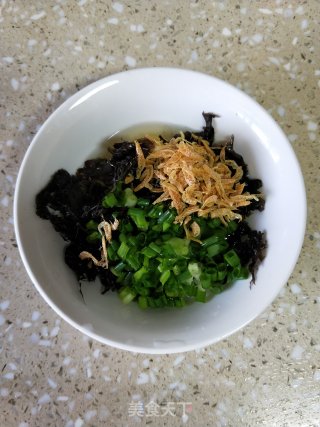 紫菜煎蛋的做法步骤：2