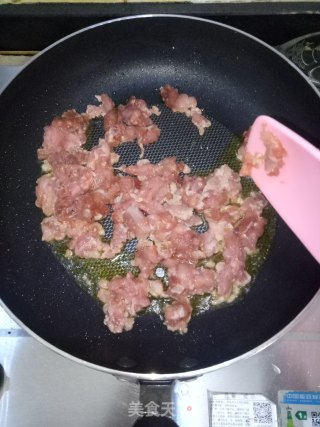 肉末炒西葫芦的做法步骤：2