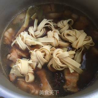 红烧肉炖豆结的做法步骤：9