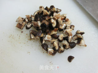 香菇四季豆炒饭的做法步骤：2