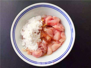 涮麻辣兔肉的做法步骤：1