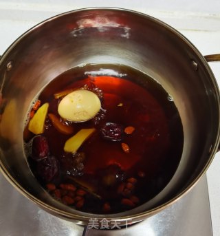 红糖炖鸡蛋汤的做法步骤：7