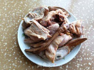 香菇萝卜炖老鸭的做法步骤：1
