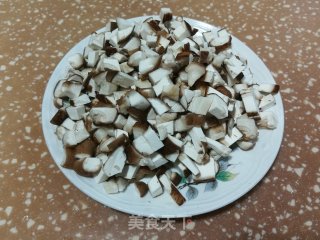 香菇虾仁南瓜面的做法步骤：2