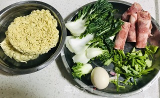 肥牛鸡蛋汤面的做法步骤：2