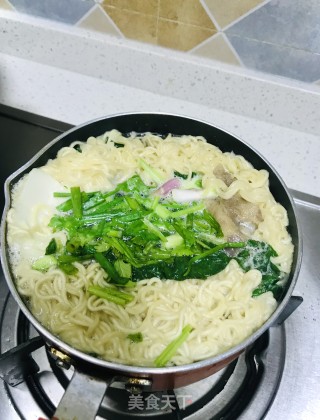 肥牛鸡蛋汤面的做法步骤：6