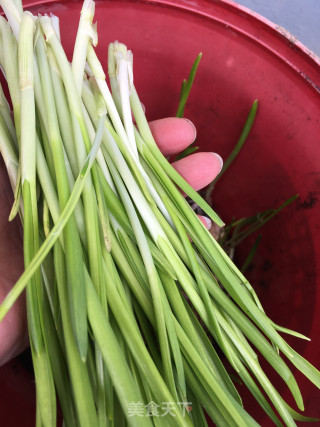 培根炒蒜黄的做法步骤：3