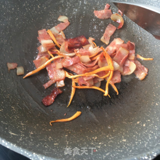 培根炒蒜黄的做法步骤：9