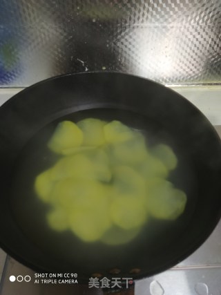 酸辣柠香土豆片的做法步骤：4