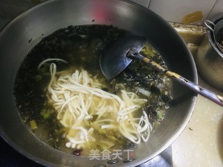 老坛酸菜面的做法步骤：8