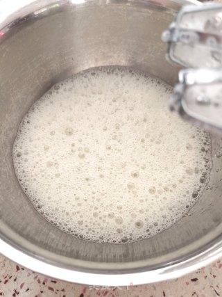 巧克力爆浆纸杯蛋糕的做法步骤：6
