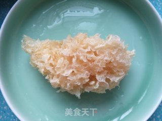 冰糖炖银耳的做法步骤：1