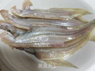 香煎鱼的做法步骤：1