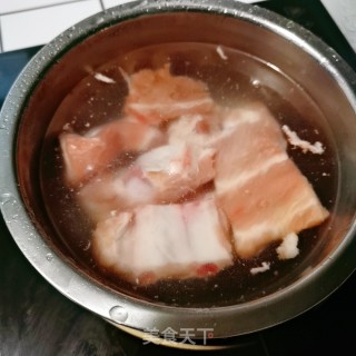 竹荪排骨汤的做法步骤：4