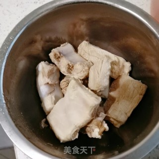 竹荪排骨汤的做法步骤：5