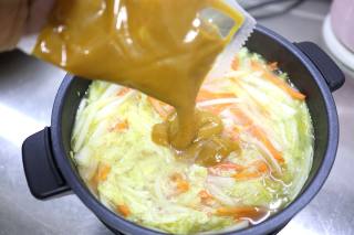 金汤肥牛白菜的做法步骤：7