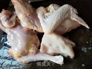 羊肚菌鲍鱼海参鸡汤的做法步骤：1