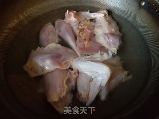 羊肚菌鲍鱼海参鸡汤的做法步骤：2