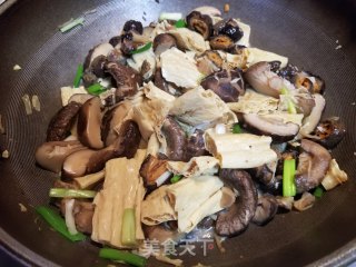 冬菇腐竹焖海参的做法步骤：14