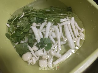 白玉菇蛋花汤的做法步骤：1