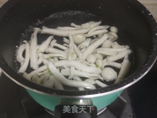 白玉菇蛋花汤的做法步骤：2
