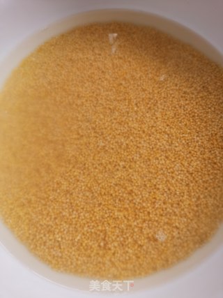 小米粉蒸鸡的做法步骤：1