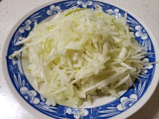 白萝卜鸡蛋粉条包的做法步骤：1