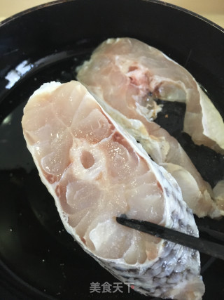 椒盐马友鱼的做法步骤：3