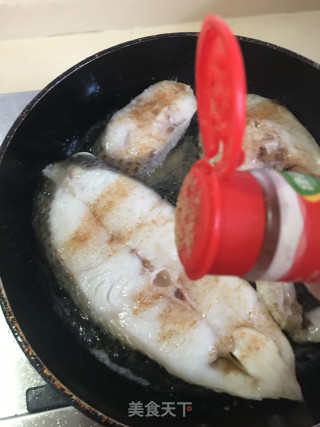 椒盐马友鱼的做法步骤：4