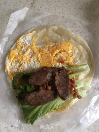 香肠生菜手抓饼的做法步骤：8