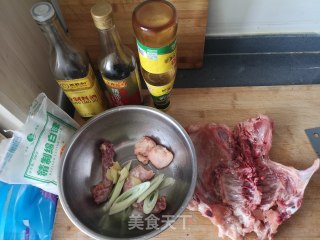 空气炸锅烤鸡架鸡脖鸡尖儿的做法步骤：2
