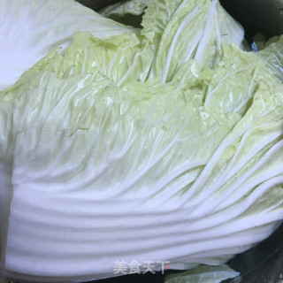 白菜炖面筋的做法步骤：1