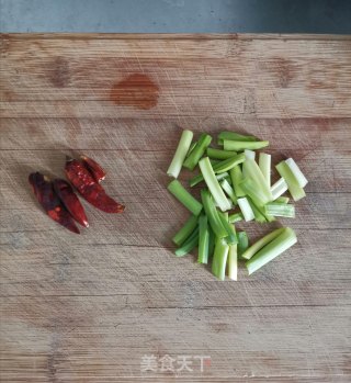 白菜炖粉条的做法步骤：2