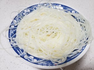 凉拌米线的做法步骤：2