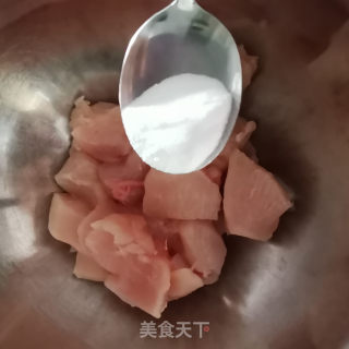 炸鸡肉串的做法步骤：2