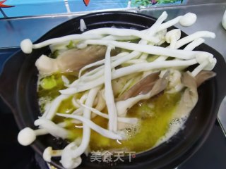 黄颡鱼煮菌菇的做法步骤：8
