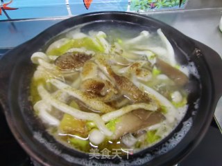 黄颡鱼煮菌菇的做法步骤：9