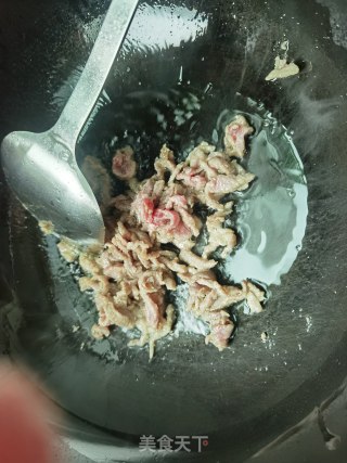 香芹炒墨鱼的做法步骤：2